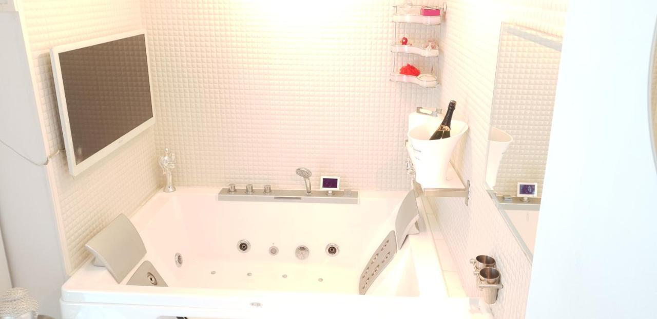 White Luxury Penthouse In City Centre 암스테르담 외부 사진